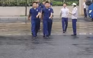 新消防队员终于下队,老队员激动得鼓都敲塌了,老队员：激动的心 颤抖的手