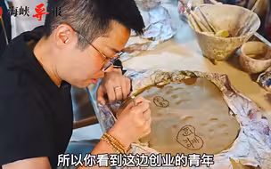 台青黄河游记：参访乌海青创基地，两岸青年共留手模印