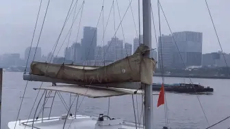 东方明珠“断了”？都是雨雾引起的错觉！