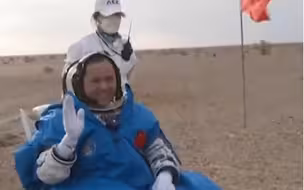 神舟十五号航天员张陆：“眼有星辰大海，胸怀赤胆忠心！”＃神十五航天员顺利出舱
