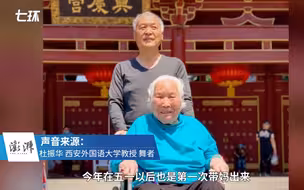 68岁教授为97岁母亲跳舞：跳舞能让她高兴