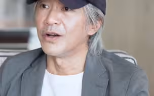 周星驰讲述他眼中的香港，希望香港年轻人把中国故事发扬光大，一番话太赞！