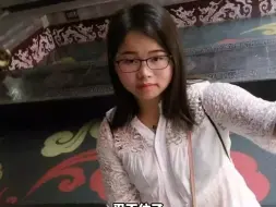 7岁女童贪玩爬火车走失，遇到人贩子被卖2000元给养父，女孩有清晰的儿时记忆 一直在寻找亲生父母。