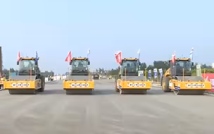 基建狂魔再添神器 中国用无人驾驶机械群修建高速路
