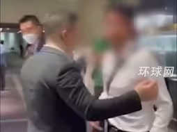 中国女游客在泰国被黑导游辱骂推搡，当地警方介入调查