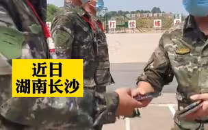 太甜！新兵将女朋友照片贴在手机壳上，鼓励自己！