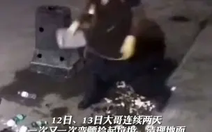 拾荒大哥徒手将垃圾捧进垃圾桶