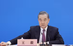 王毅就防止乌克兰出现大规模人道主义危机提出六点倡议
