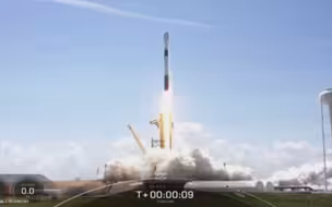 美国SpaceX公司近期发射火箭 残骸竟坠落私人农场