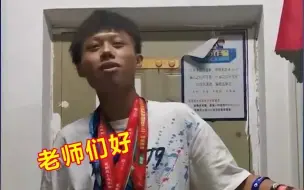 体育生挂满了奖牌去面试 黝黑的皮肤让网友直呼“大学这几年没荒废”