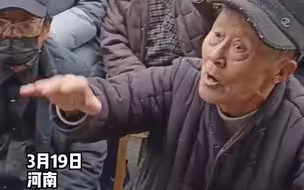 老戏迷台下点评演出赞不绝口，激动到假牙都掉了。“这是对剧团最大的肯定！”