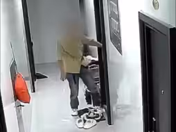 男子凌晨爬窗进隔壁房间猥亵，女子“被吓到生理性呕吐”，派出所：男子已被拘留