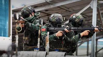 科技为战斗力赋能！武警战士利用数字弹药系统进行模拟对抗