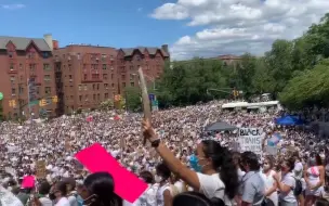 人山人海...纽约数千人聚集抗议：黑人跨性别者的命也是命