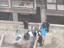 四川一7岁孩子坠亡，售楼部：从7楼摔下，是装修负责人的孩子