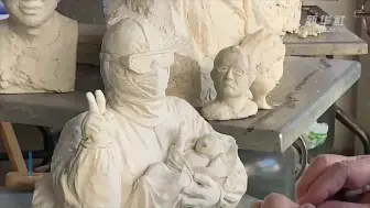 致敬逆行者！著名雕塑家何鄂镌刻抗疫作品