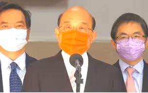 再说风凉话！苏贞昌酸郭台铭：看原厂卖不卖新冠疫苗给郭董