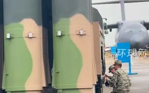 超罕见画面，空军节前一天战士们给“拱卫京畿弹”洗澡