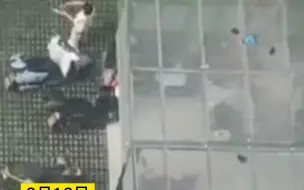 女子每天定时早上六七点在小区“敲盆”，网友：隔着屏幕就已经感觉到烦躁了