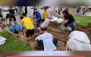 都市报道【这就是新乡人民！疫情期间生产口罩和医疗器材，现在全城自发抢险抗洪】