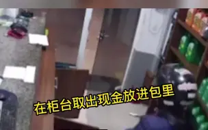 巴西俩男子抢完加油站开车逃跑 结果没看路摔沟里 警方赶到将其抓获！