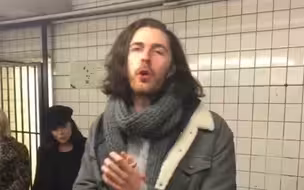 在地铁听到这个声音一定会迟到 Hozier-Take me to church