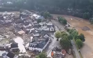 “百年一遇”洪水席卷德国：水流汹涌房屋成片倒塌 已致58人死亡