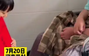 男子为救人摔成脑损伤，儿子将全国见义勇为证书亲手交给了父亲！