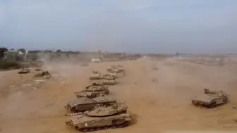 以媒：以军发布地面部队在加沙作战视频，坦克密布荒漠带向目标开火