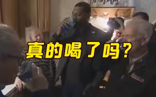 喝了又像没喝？美官员镜头前喝“俄亥俄污染水”引嘲讽