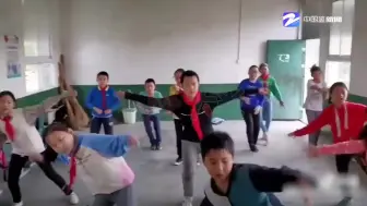 乡村小学课间操集体跳街舞  有一项小才艺长大不会自卑