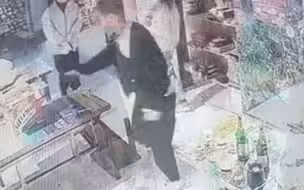 3次拿酒瓶子砸员工头部！ #密室逃脱主管莫名其妙扣员工600元 ，还自称因为自己高兴！
