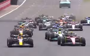中国车手周冠宇在F1英国大奖赛中发生严重事故。目前人已无恙，发自拍报平安