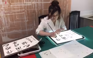“80后”文物修复师在一大纪念馆修文物：她仿制的文物甚至“骗”过了老馆长