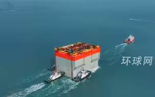 基建狂魔发厦金大桥“基石”视频，运输过程宛如海上“移动城堡”