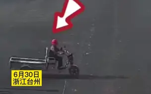 老人驾驶三轮车拐弯时，车速过快被甩下车，交警“神反应”化险为夷