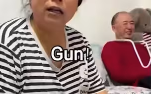 女子放假回家多天后，妈妈终于崩溃，对着女儿一顿“疯狂输出”