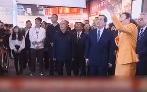 马英九参观抗击新冠疫情武汉保卫战专题展陈