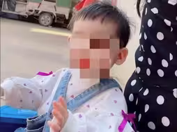 女童被生父及女友虐待致死，一审判处生父无期女友死刑，女童生母将申请抗诉