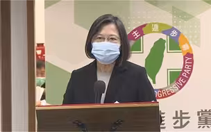 莱猪没吃够 蔡政府又捧澳臭脚狂舔 “豪买”200瓶葡萄酒
