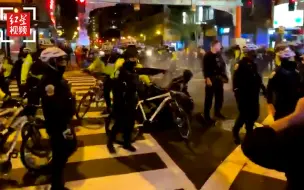 美一唐人街附近爆发警民冲突 双方打作一团 多人被捕