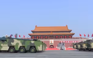 70周年大阅兵：东风-17常规导弹方队