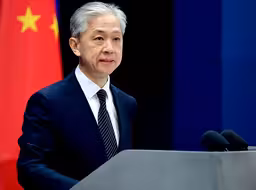中方强烈敦促英方切实保障在英中国公民合法权益