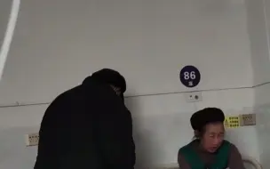 老伴错吧酸菜看成葱，老爷爷又挨骂了