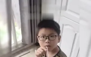 看哭了！妈妈跨1700公里偷回老家 孩子躲到被子里大喊“妖怪”