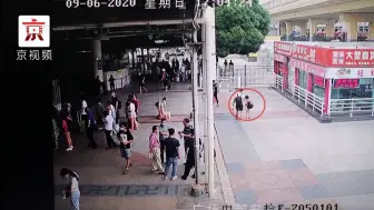 暖心！马虎父母弄丢孩子，民警安全护送归校