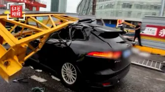 昆山交警通报 一高压旋喷桩倒塌砸中过路车：司机已被救出送医