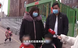 都市报道【龙凤胎同报幼儿园 儿子被录 女儿被拒收？家长：他们嫌女儿有先心病！】