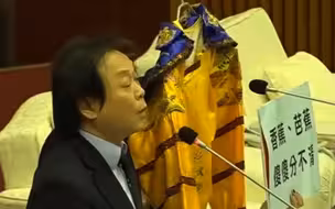 成为台湾政坛网红的99种办法：台湾政坛送礼也能红？