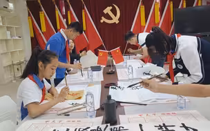 《书写传奇》帮钱帮物 不如帮助建个好支部